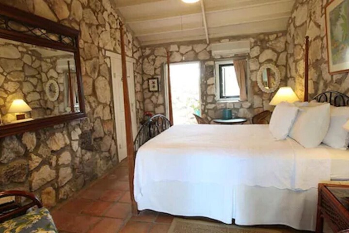 Room 6 of 23