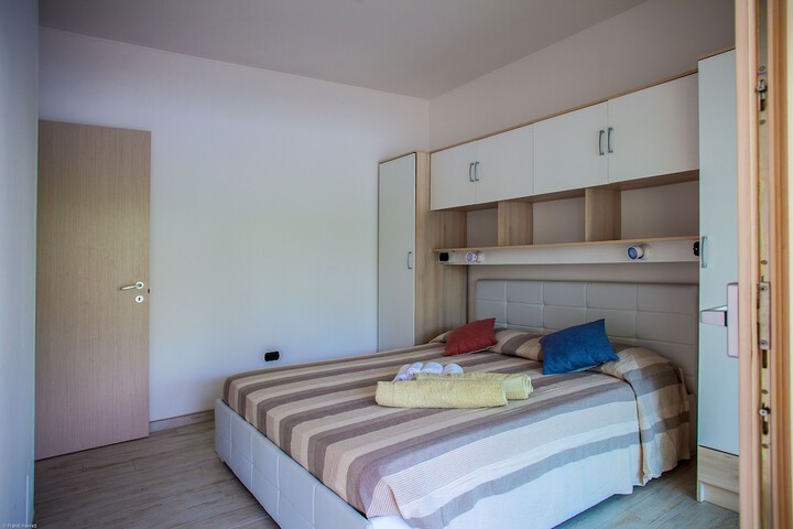 Room 5 of 48