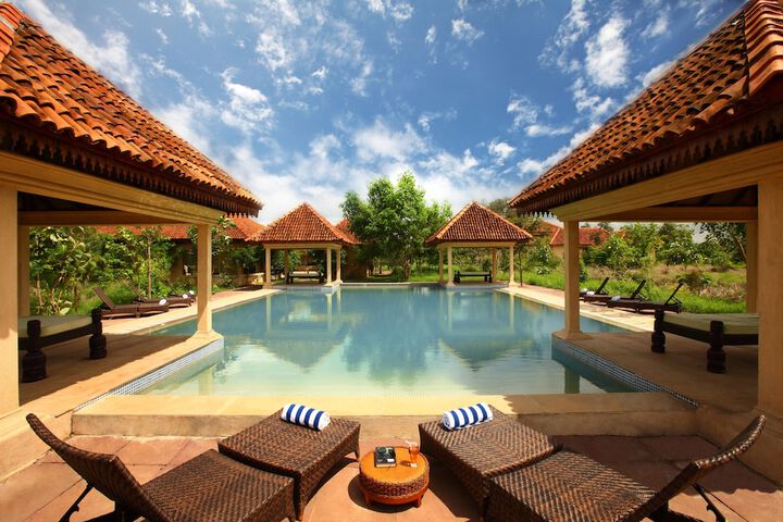 Hotel with Pool