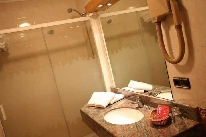 Room 16 of 34