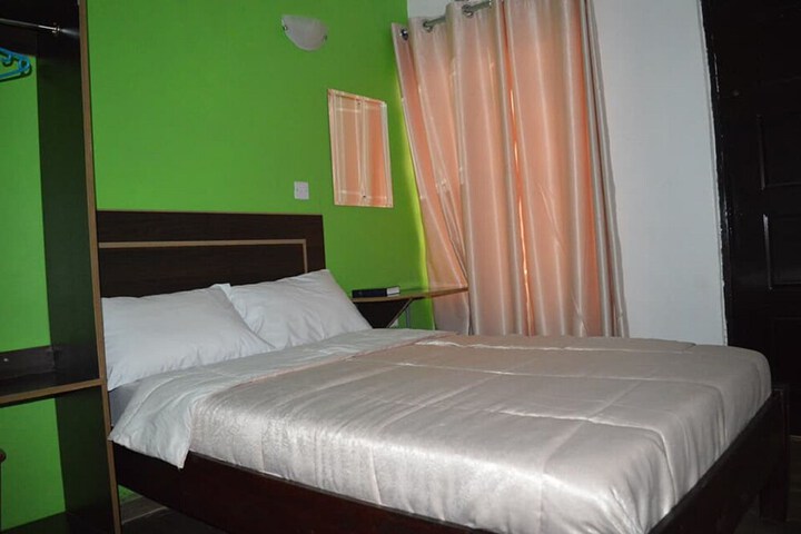 Room 9 of 35