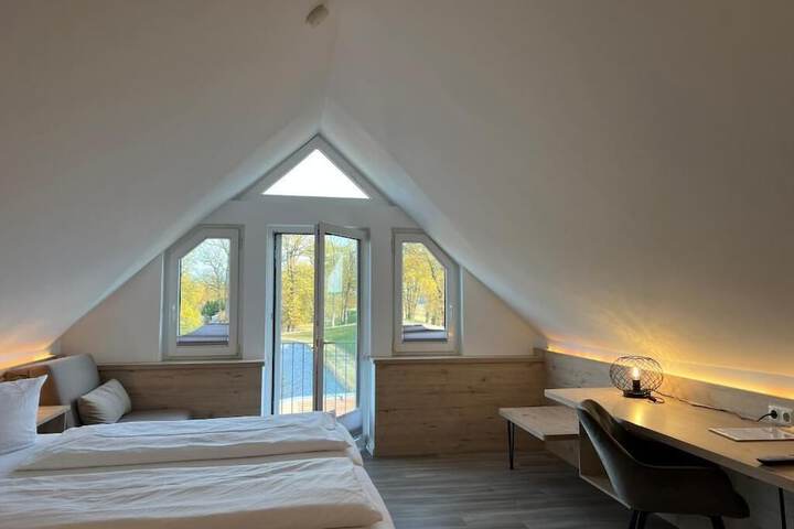 Room 3 of 27
