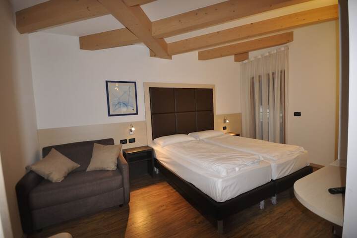 Room 15 of 34
