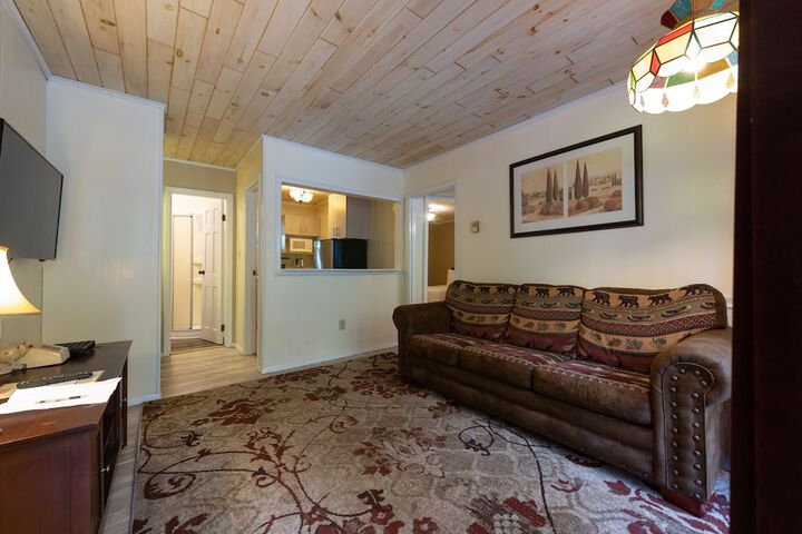 Room 100 of 225