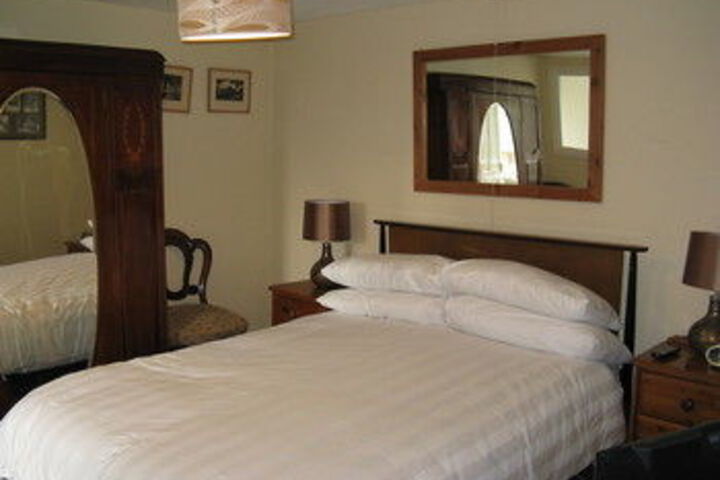Room 11 of 25