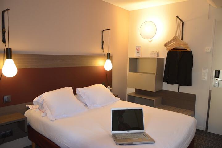 Room 14 of 76