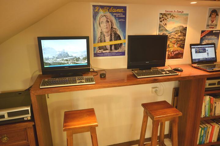 Business Center 28 of 38