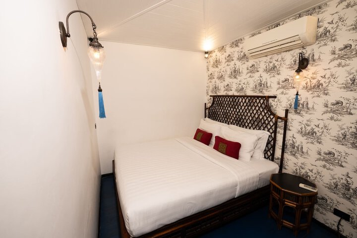 Room 12 of 30