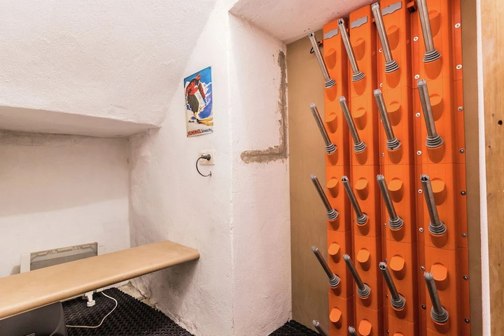 Room 8 of 19