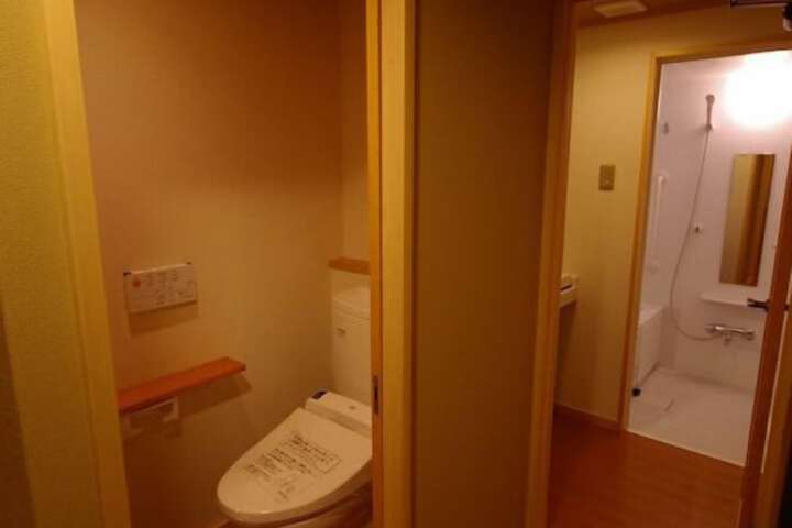 Room 12 of 27