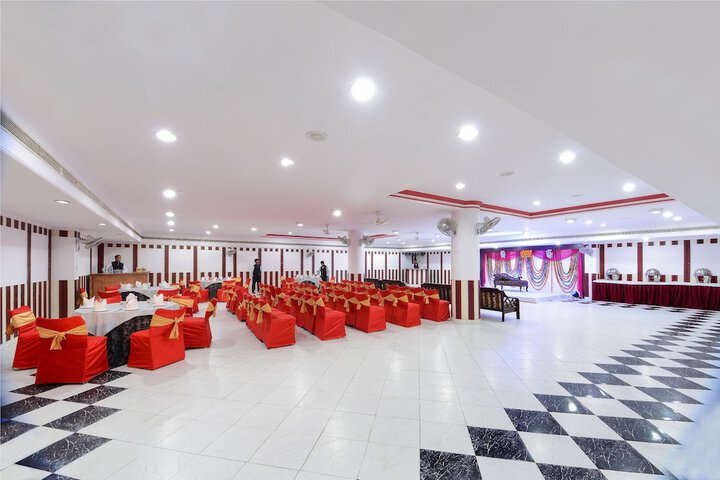 Ballroom/Hall 26 of 31