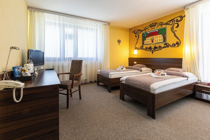 Room 9 of 31