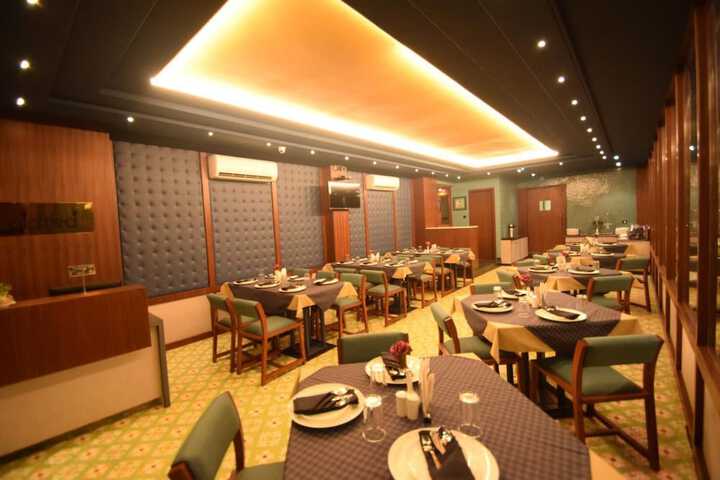 Dining 5 of 7