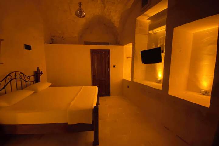 Room 4 of 66