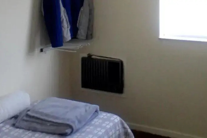 Room 5 of 8