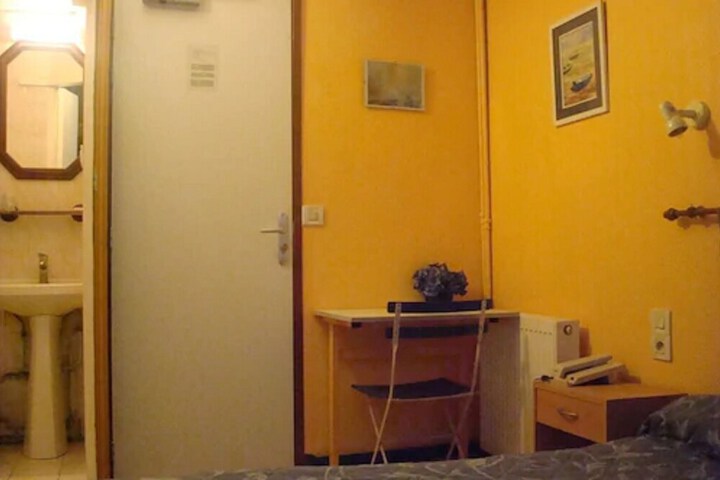 Room 10 of 15