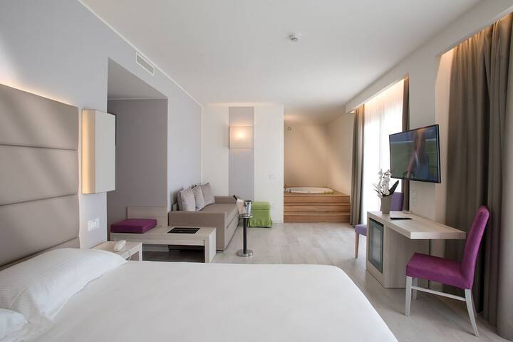Room 28 of 63