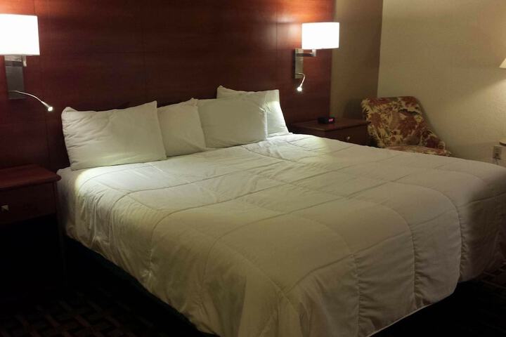 1 King Bed (11 of 20)