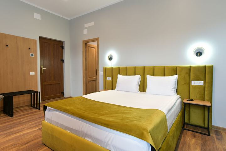 Room 5 of 48