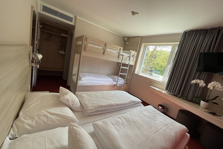 Room 9 of 41