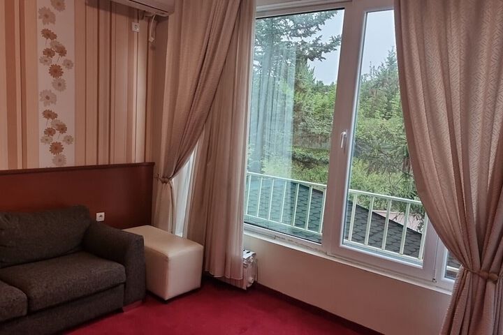 Room 10 of 37