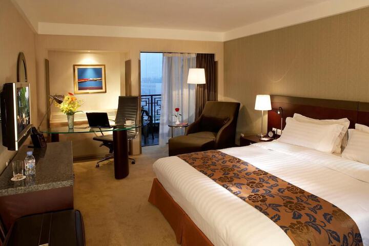 Room 10 of 62
