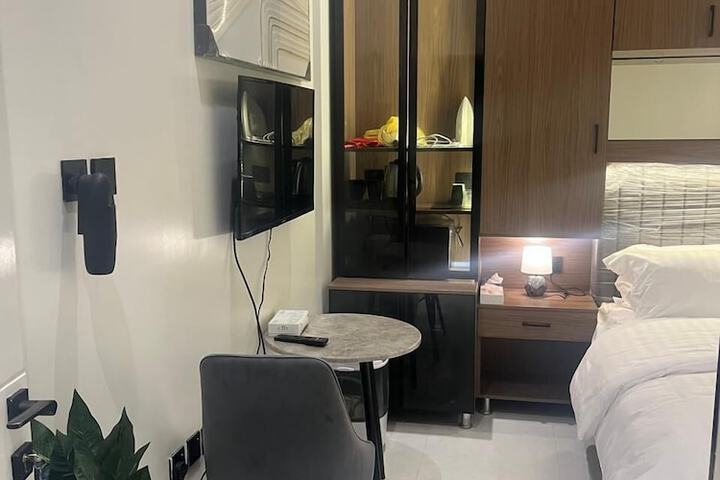 Room 2 of 64