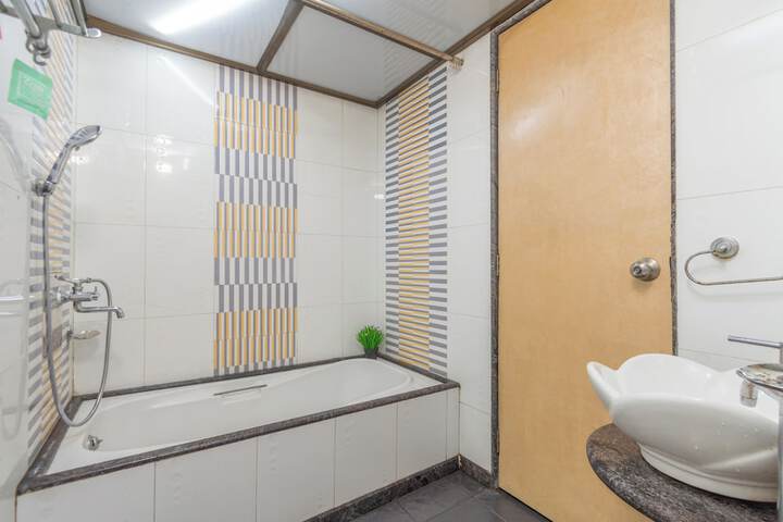 Room 25 of 27