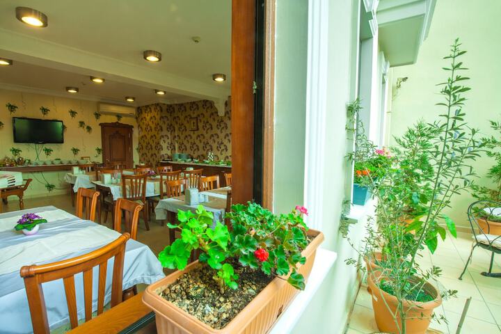 Breakfast area