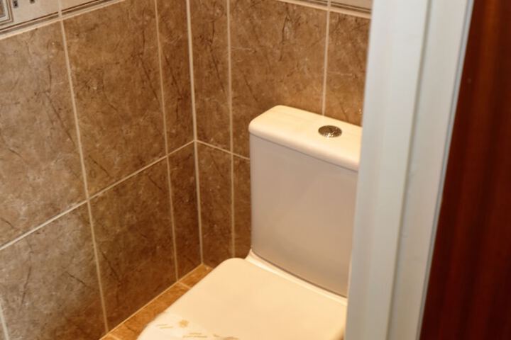 Room 16 of 18