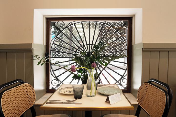 Dining 30 of 41