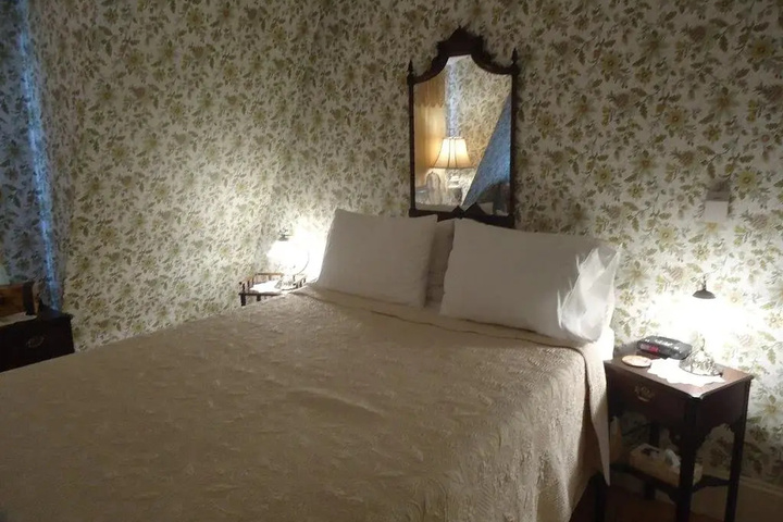 Room 2 of 7