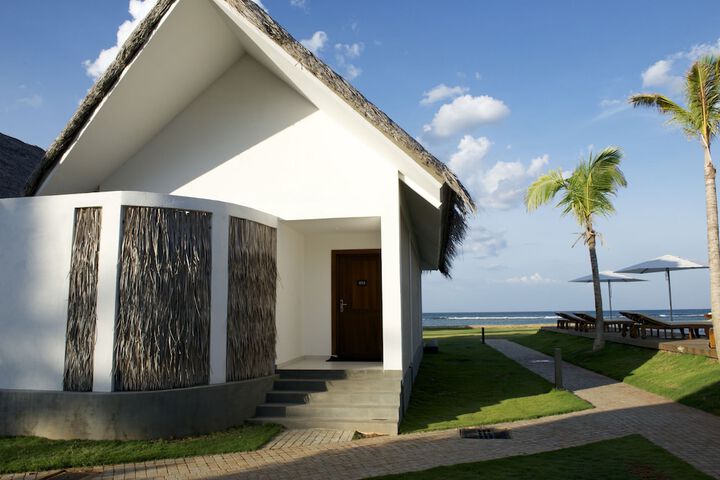 Hotel Exterior 43 of 47