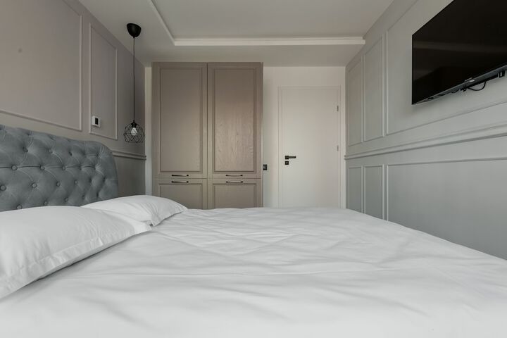 Room 4 of 99