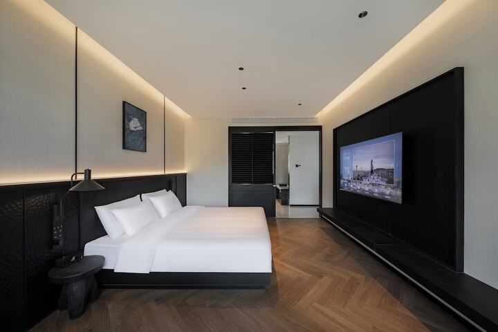 Room 48 of 143