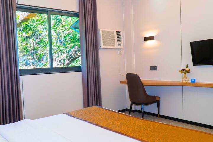 Room 26 of 77