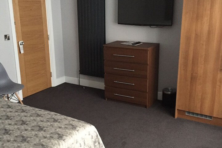 Room 33 of 76