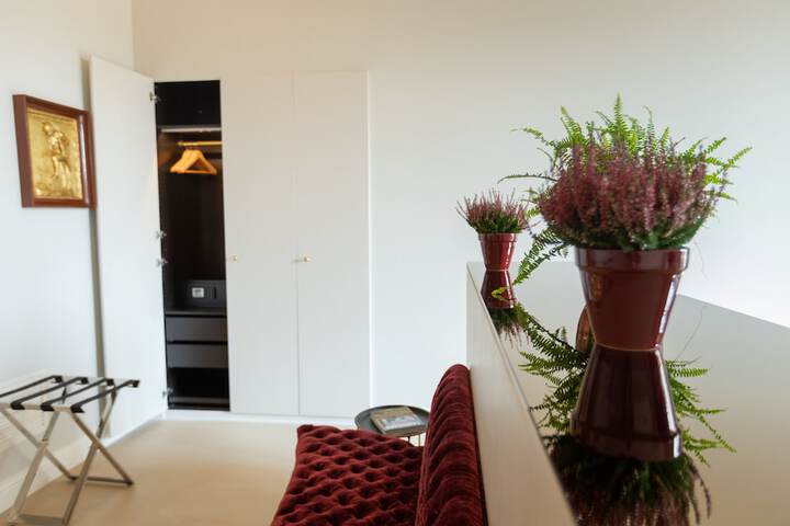 Room 16 of 46