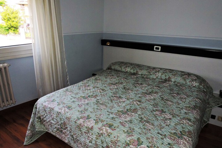 Room 10 of 21