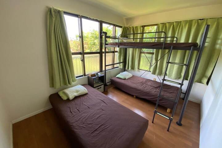Room 10 of 25