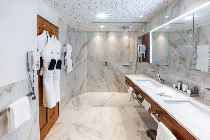 Room 14 of 48