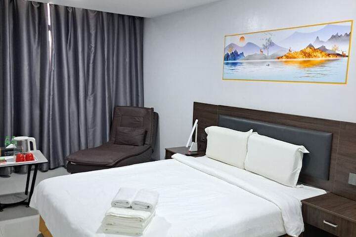 Room 7 of 32
