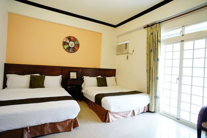 Room 7 of 33