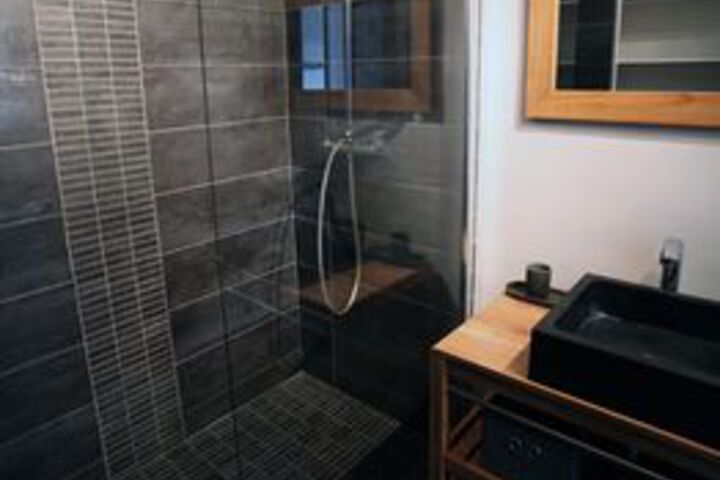 Room 5 of 33