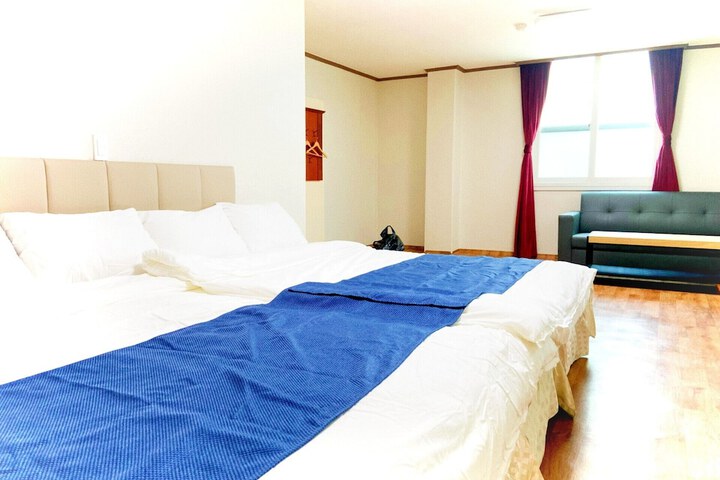 Room 11 of 19