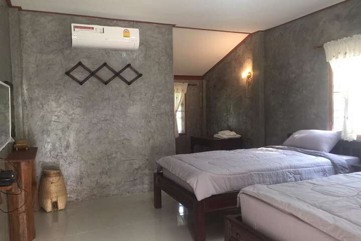 Room 3 of 102