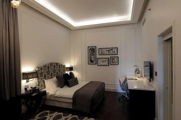 Room 21 of 94