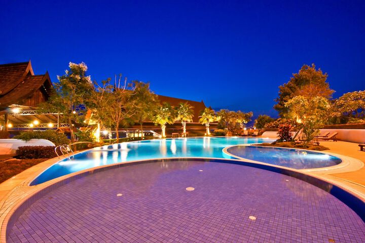 Hotel Pool