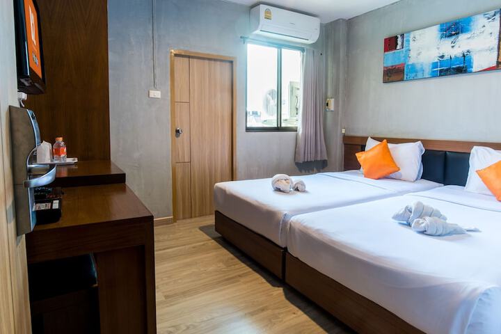 Room 4 of 30