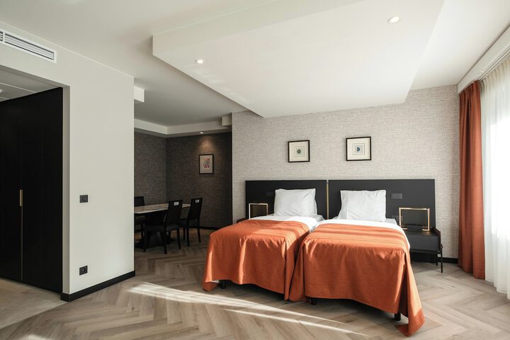 Room 55 of 122
